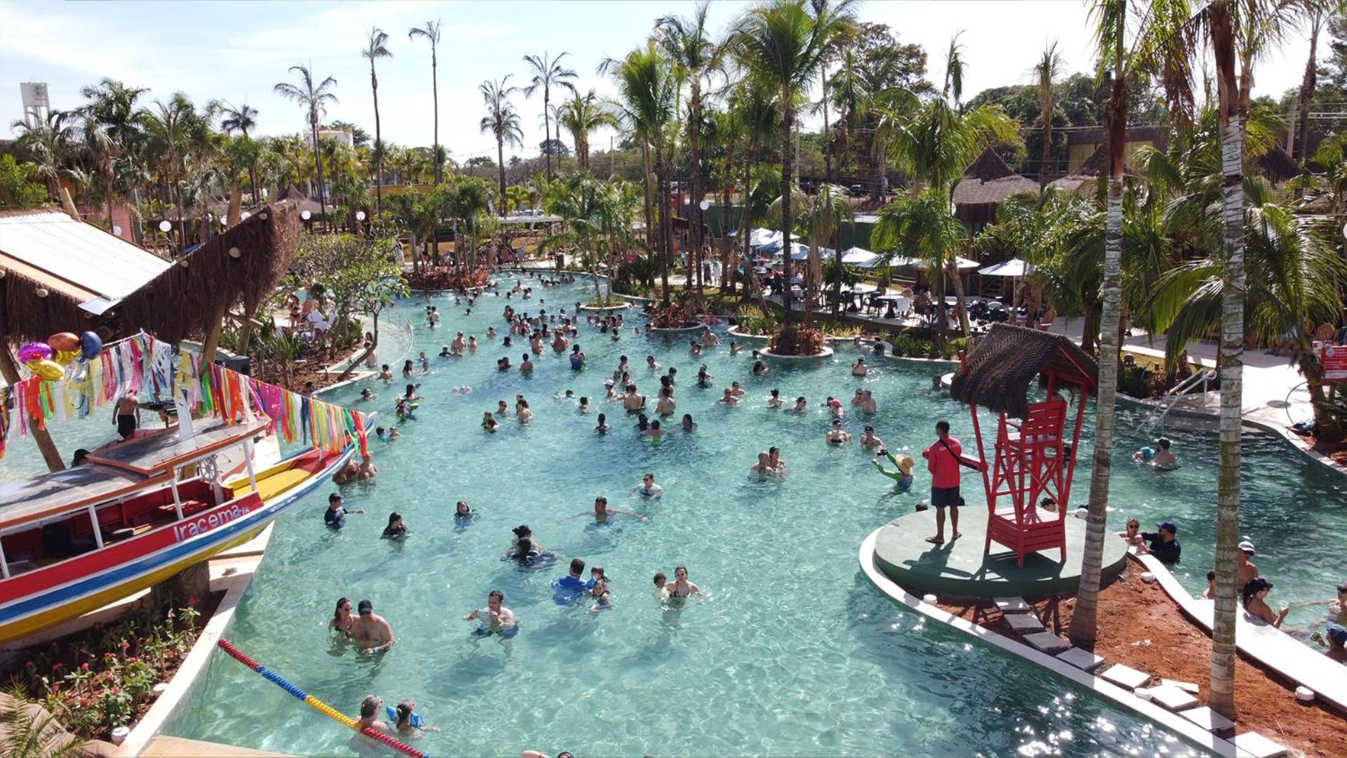 Hot Beach Resort Olímpia Kültér fotó Splash Island